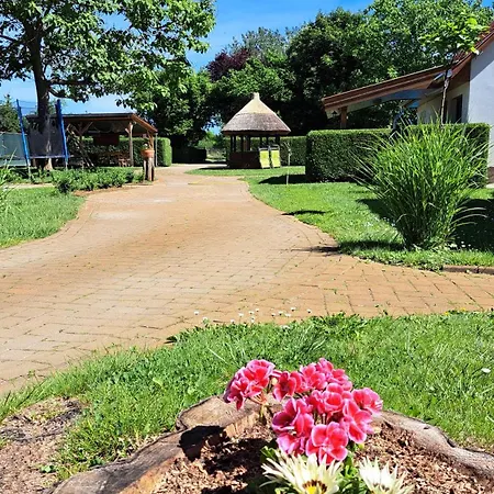Puszta Vendeghazak 1. * Tiszafured